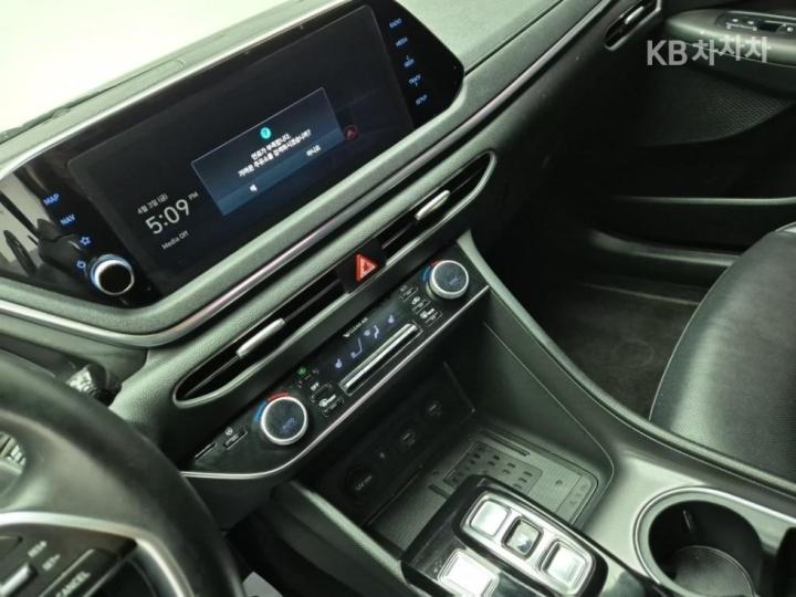 Hyundai Sonata DN8 2.0 Premium 10