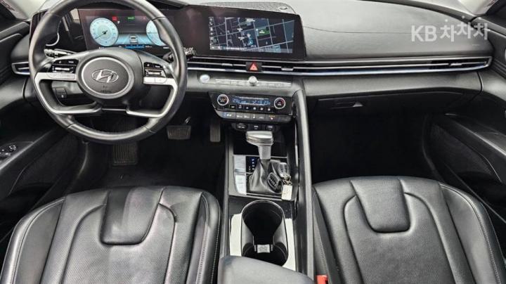 Hyundai Avante CN7 1.6 Gasoline Modern 8