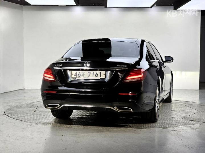 Mercedes-Benz E-Class W213 E300 4Matic AMG Line 4