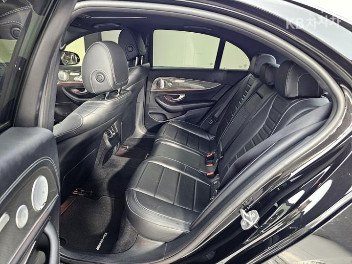 Mercedes-Benz E-Class W213 E300 4Matic AMG Line 10