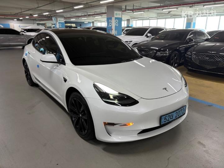Tesla Model 3 Long Range 4
