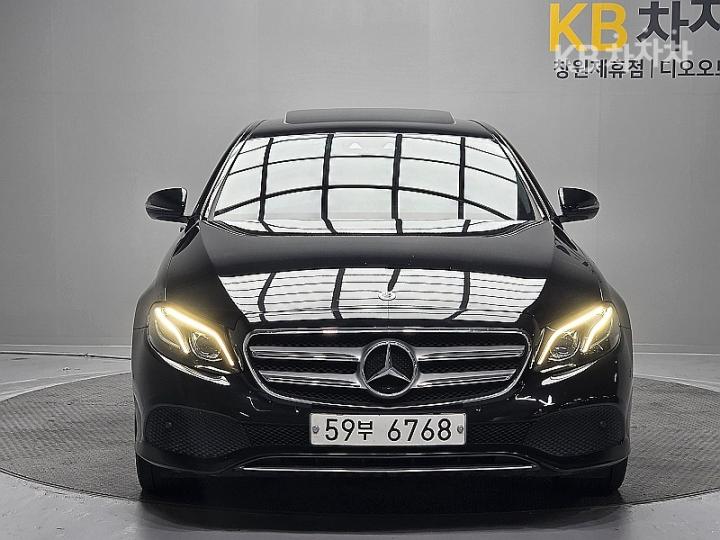 Mercedes-Benz E-Class W213 E220d Avantgarde