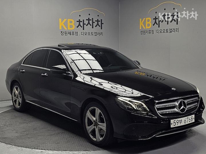 Mercedes-Benz E-Class W213 E220d Avantgarde 3