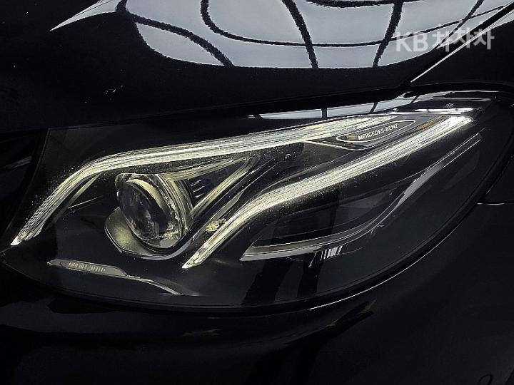 Mercedes-Benz E-Class W213 E220d Avantgarde 5