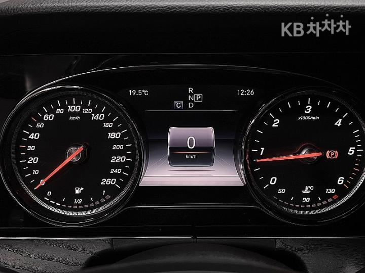 Mercedes-Benz E-Class W213 E220d Avantgarde 8