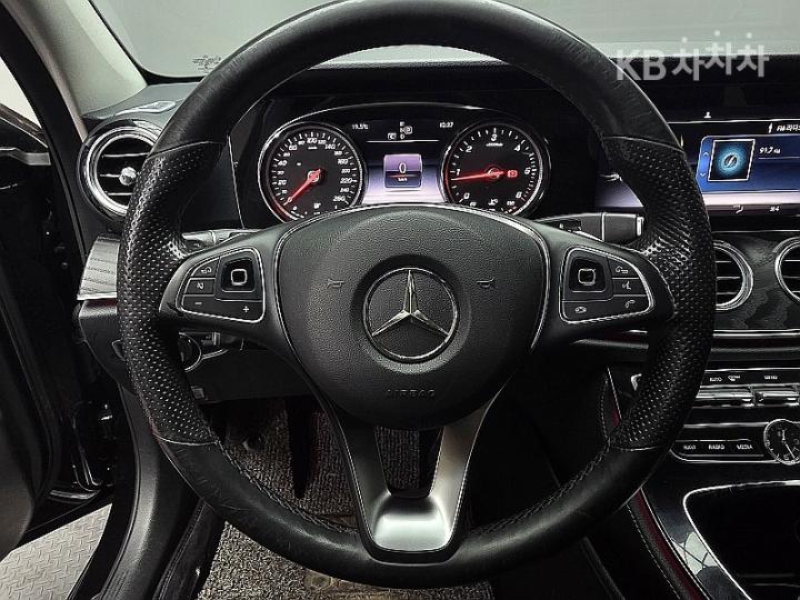 Mercedes-Benz E-Class W213 E220d Avantgarde 9