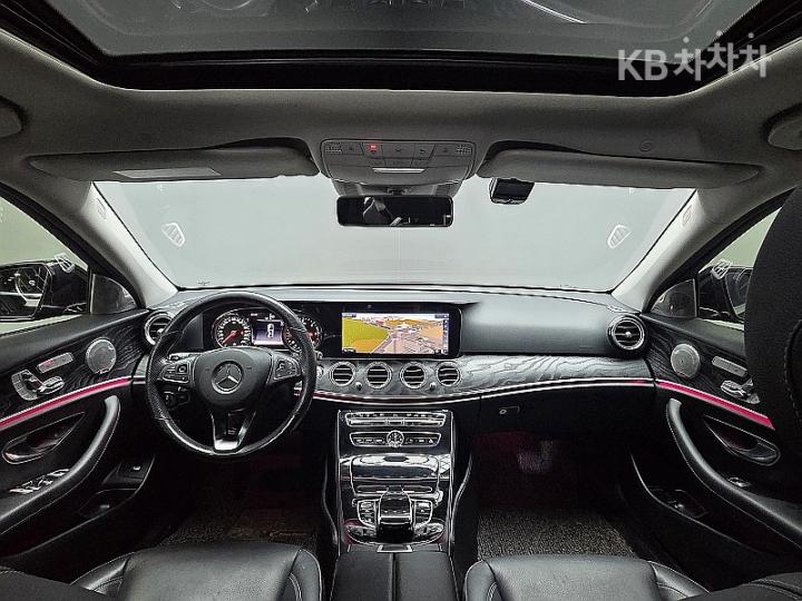 Mercedes-Benz E-Class W213 E220d Avantgarde 10