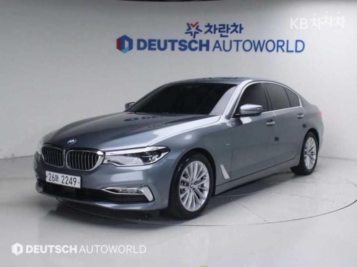 BMW 5 Series G30 530i Luxury Plus 2