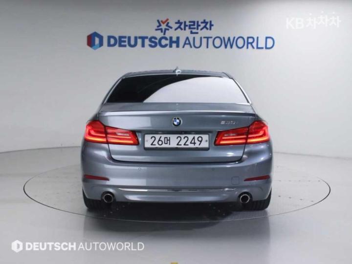 BMW 5 Series G30 530i Luxury Plus 5