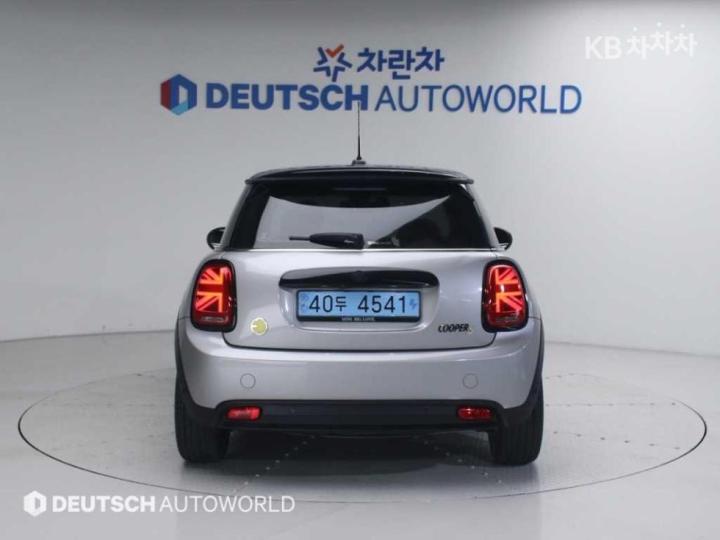 Mini Cooper Electric SE Base Type 5