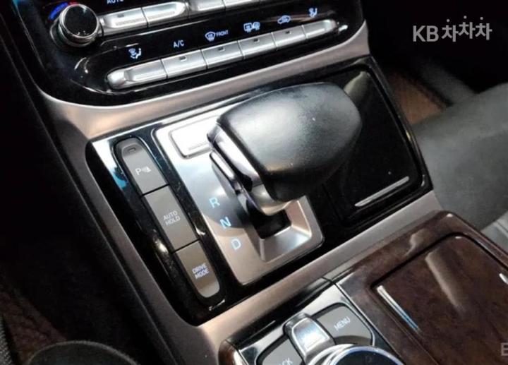 Genesis EQ900 3.8 GDI AWD Luxury 8