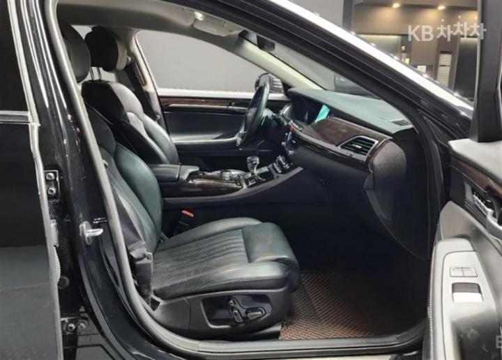 Genesis EQ900 3.8 GDI AWD Luxury 9