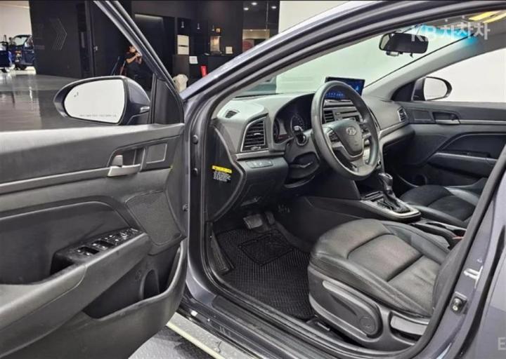 Hyundai Avante AD 1.6 GDi Value Plus 10