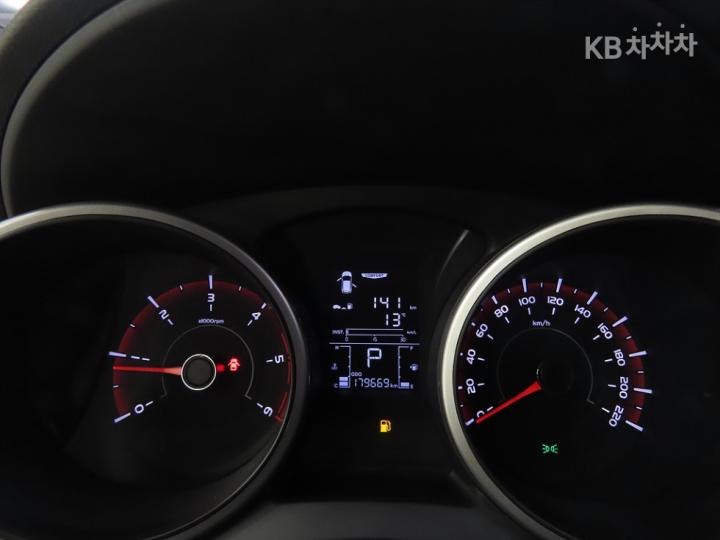 KG Mobility (Ssangyong) Tivoli Diesel LX Base Type 10