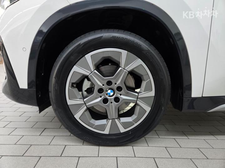 BMW X1 U11 xDrive20i xLine 6