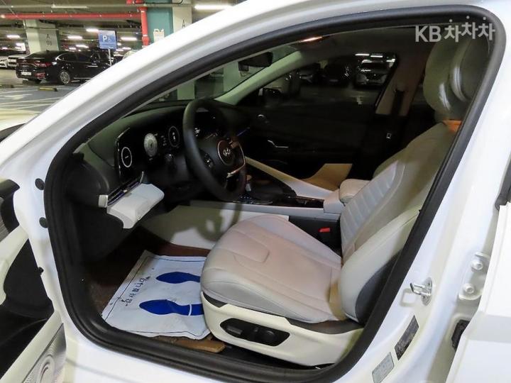 Hyundai Avante CN7 1.6 Gasoline Inspiration 7