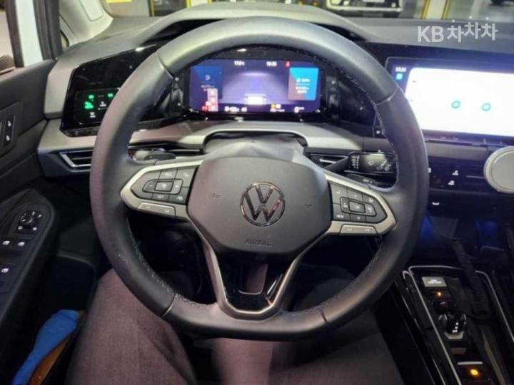 Volkswagen Golf The 8 MK8 2.0 TDI Prestige 2