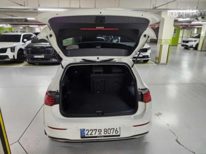 Volkswagen Golf The 8 MK8 2.0 TDI Prestige 3