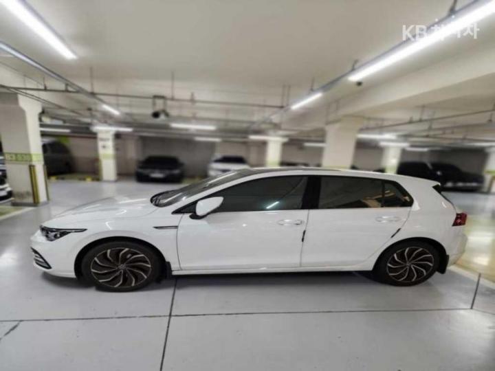 Volkswagen Golf The 8 MK8 2.0 TDI Prestige 4