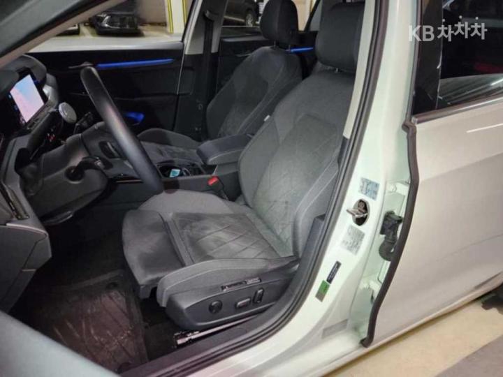 Volkswagen Golf The 8 MK8 2.0 TDI Prestige 8