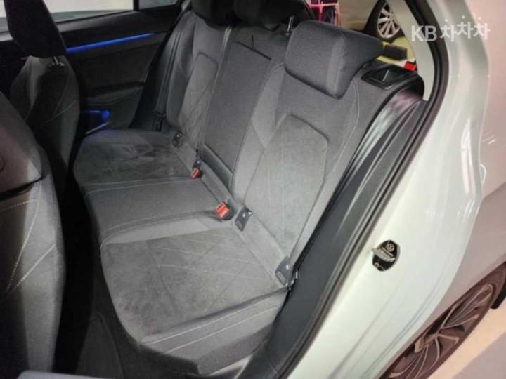 Volkswagen Golf The 8 MK8 2.0 TDI Prestige 9