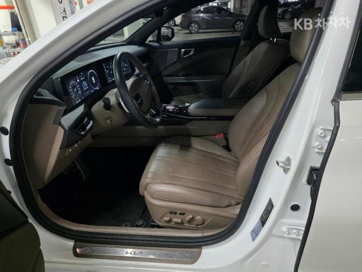 Kia K8 2.5 Gasoline Noblesse 8