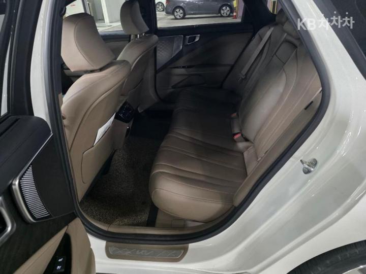 Kia K8 2.5 Gasoline Noblesse 9