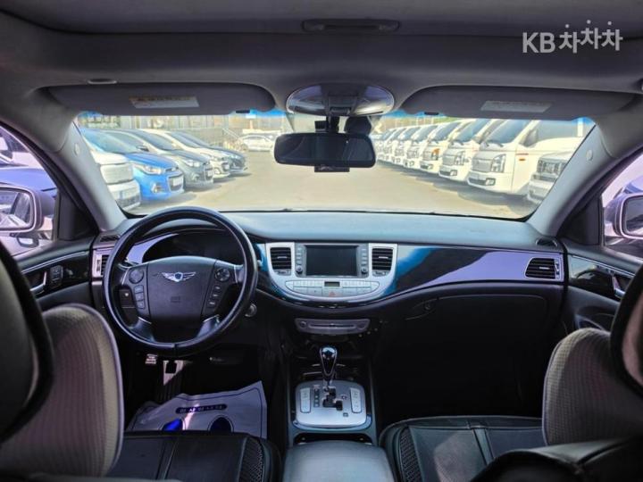 Hyundai Genesis BH330 LUXURY Base Type 8