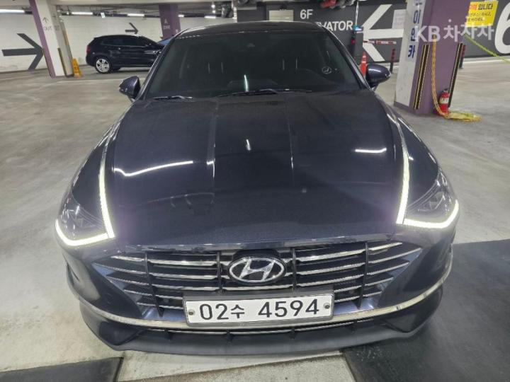 Hyundai Sonata DN8 2.0 Premium Family 2