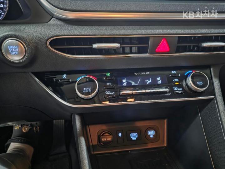 Hyundai Sonata DN8 2.0 Premium Family 10