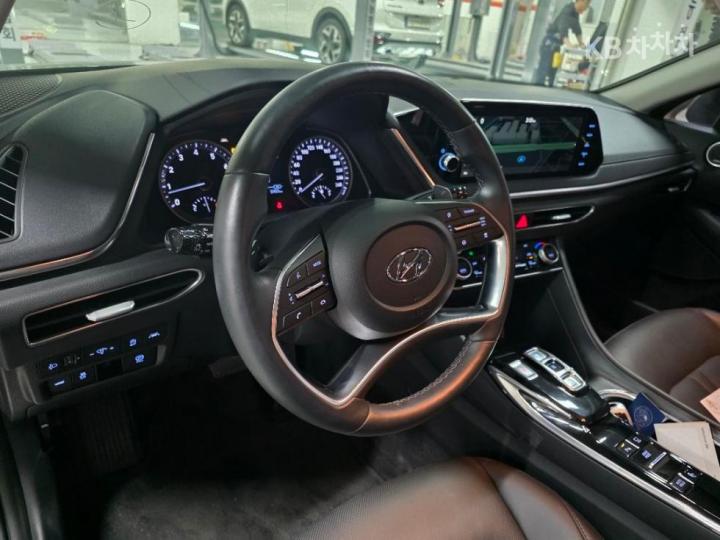 Hyundai Sonata DN8 2.0 Premium Family 8