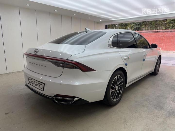 Hyundai Grandeur LPi 3.0 Premium 5