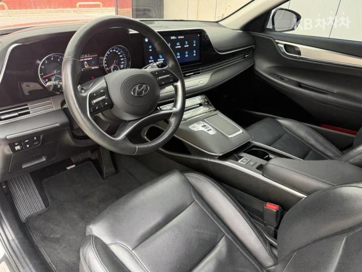 Hyundai Grandeur LPi 3.0 Premium 6