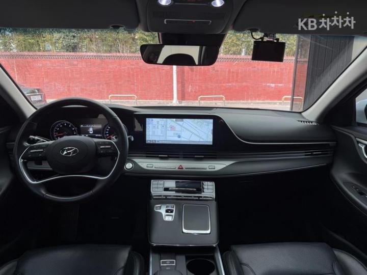 Hyundai Grandeur LPi 3.0 Premium 9