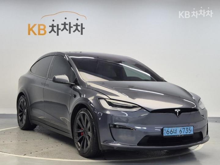 Tesla Model X Plaid 5