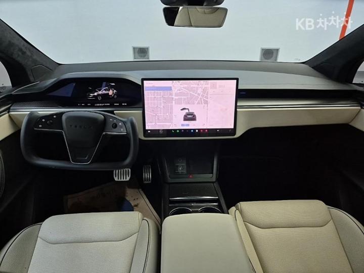 Tesla Model X Plaid 8