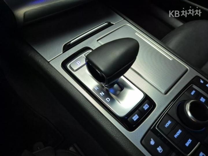 Genesis G80 3.8 GDI AWD Premium Luxury 9