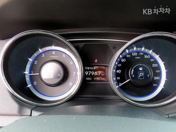 Hyundai Sonata YF Y20 Premier Base Type 9