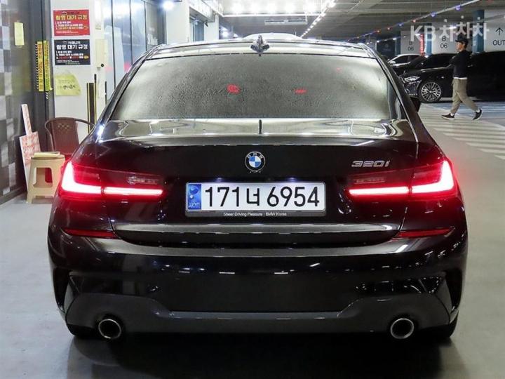 BMW 3 Series G20 320i M Sport 6