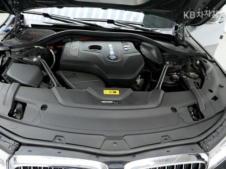 BMW 7 Series G11 740e xDRIVE I-Performance M Sport 8