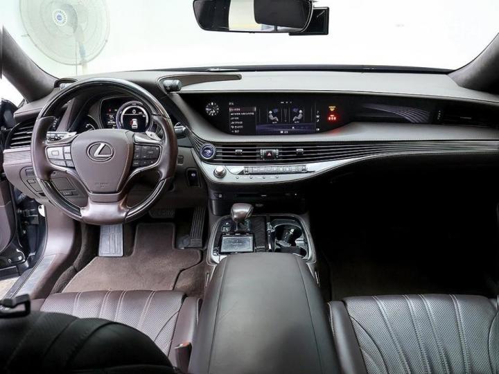 Lexus LS 500h AWD LUXURY 6