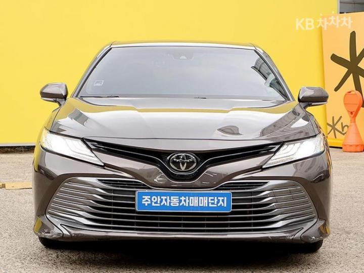 Toyota Camry XV70 2.5 Base Type