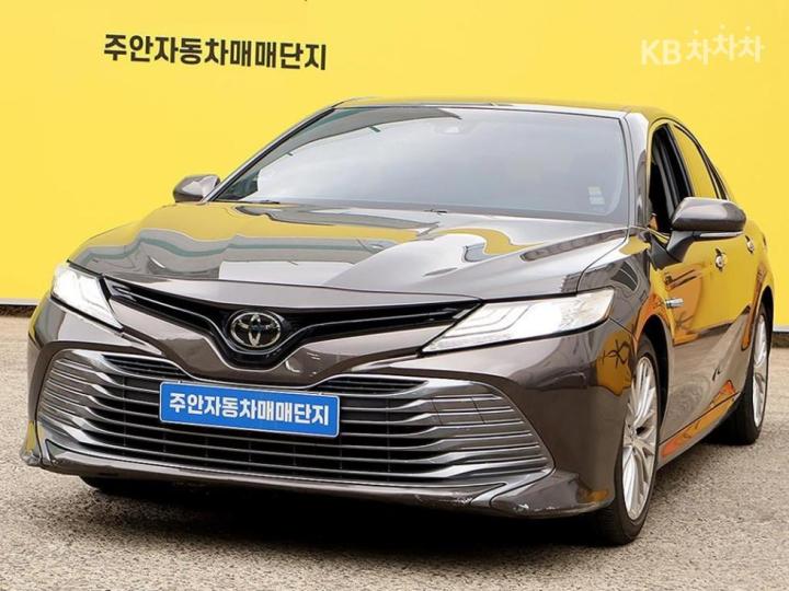 Toyota Camry XV70 2.5 Base Type 3