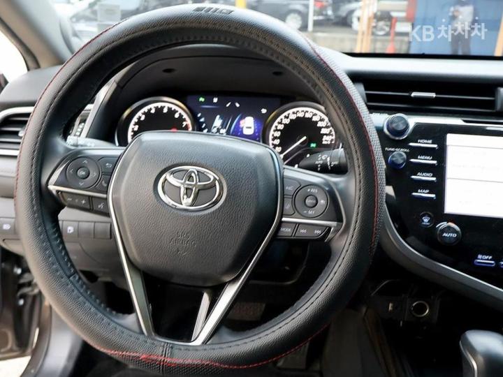 Toyota Camry XV70 2.5 Base Type 9