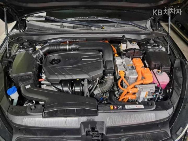 Kia K5 Hybrid 2.0 HEV Prestige 6