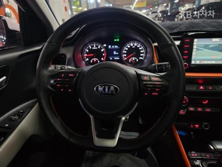 Kia Stonic Gasoline 1.0 T-GDi Prestige 8