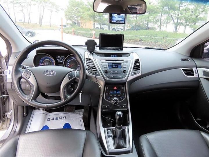 Hyundai Avante 1.6 GDi Smart Base Type 8