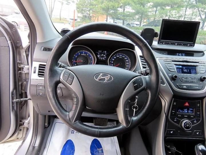 Hyundai Avante 1.6 GDi Smart Base Type 9