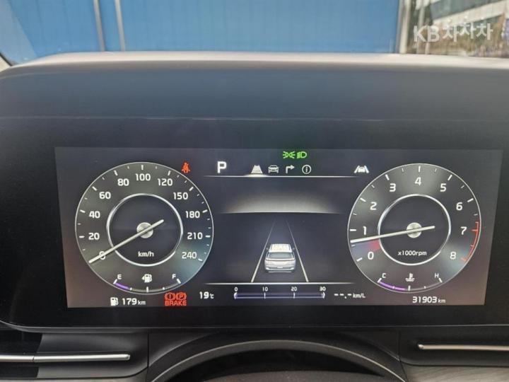 Kia Carnival G3.5 GDI Signature 6