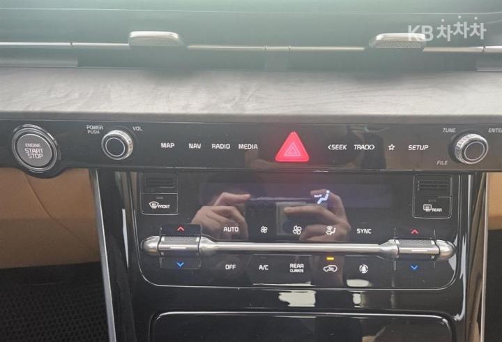 Kia Carnival G3.5 GDI Signature 9